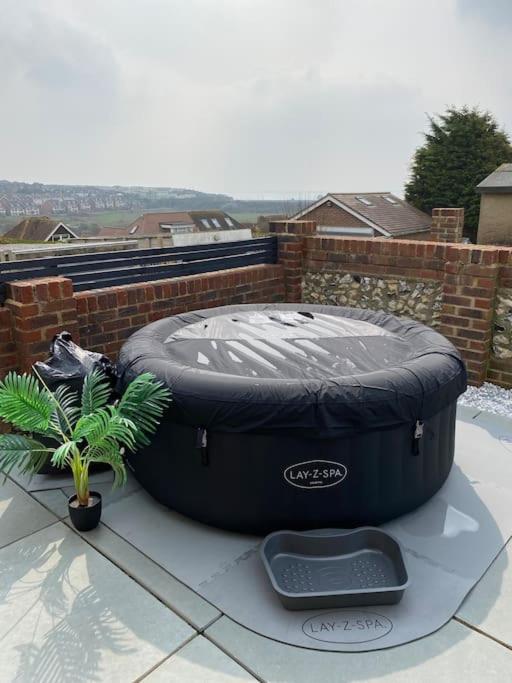 Spacious With Sea/ Downs Views Sole Use Of Hottub In * Seaford